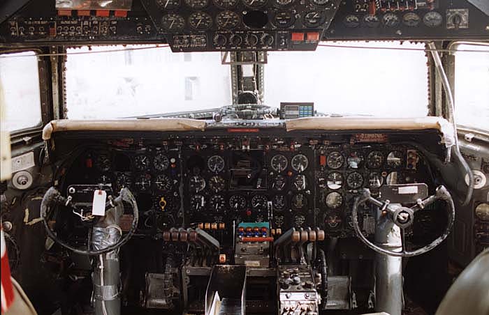The cockpit of DC-7 N6318C  (c) R. Leeuw