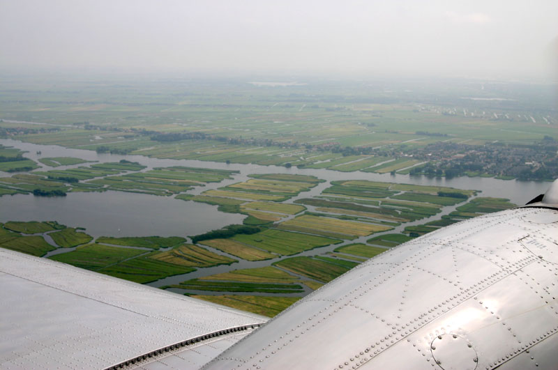 Scenic flight DC-3 PH-DDZ (2005)