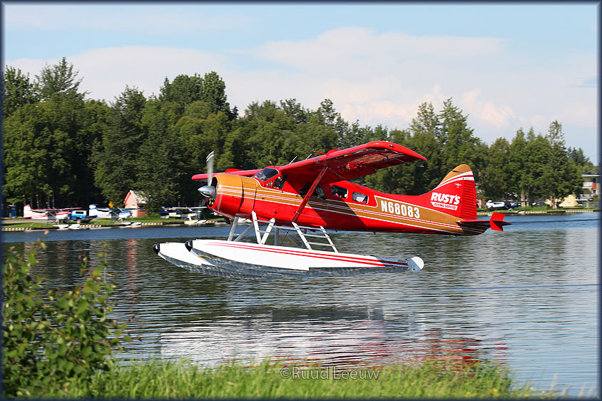 Lake Hood planes