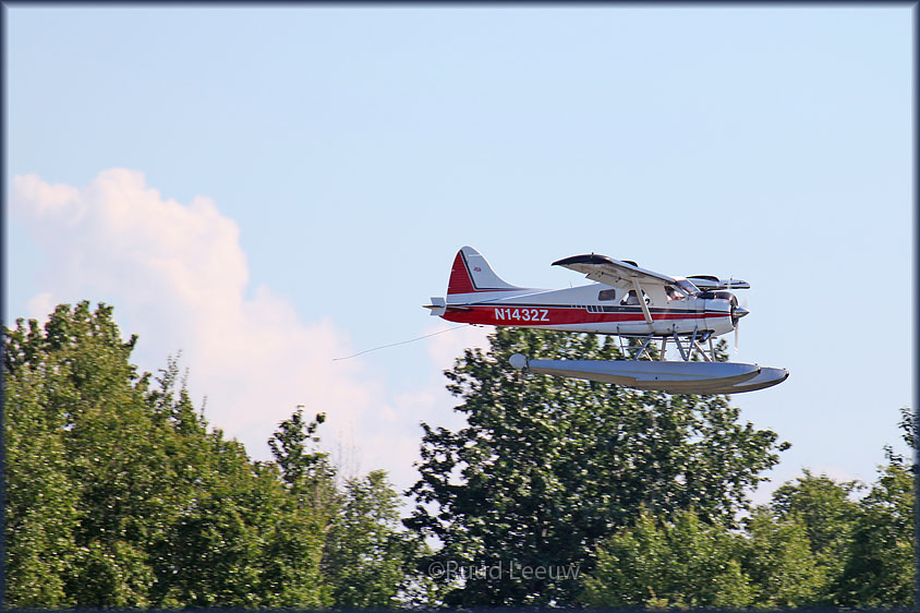 Lake Hood planes