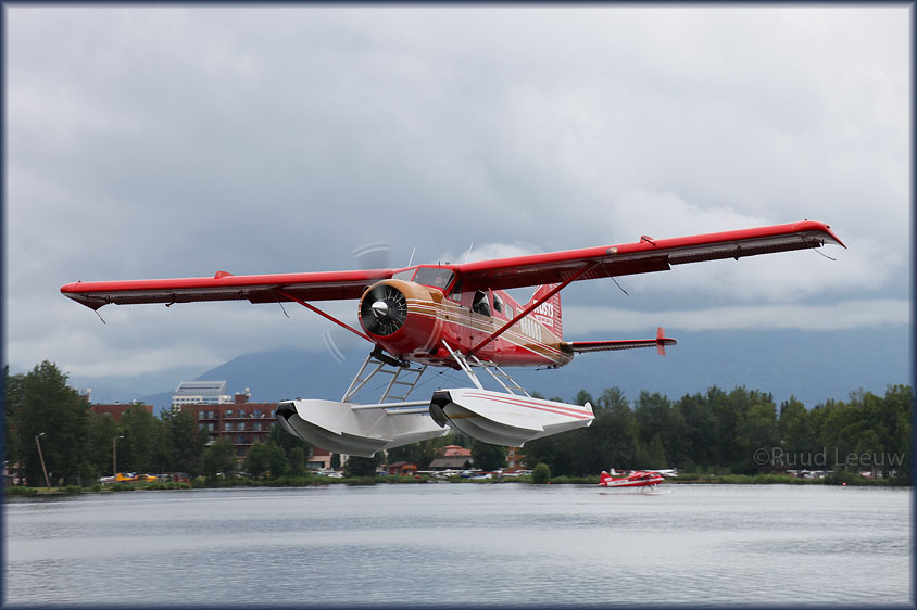 Lake Hood planes