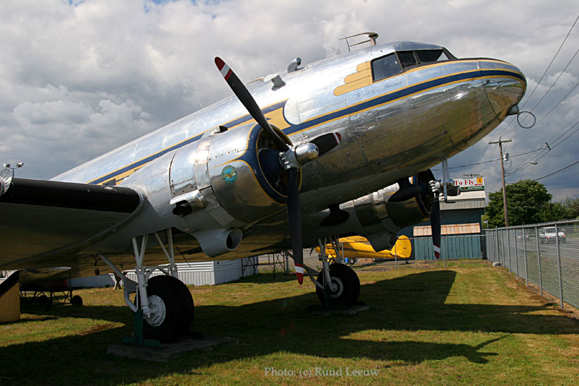 DC-3 CF-PWH