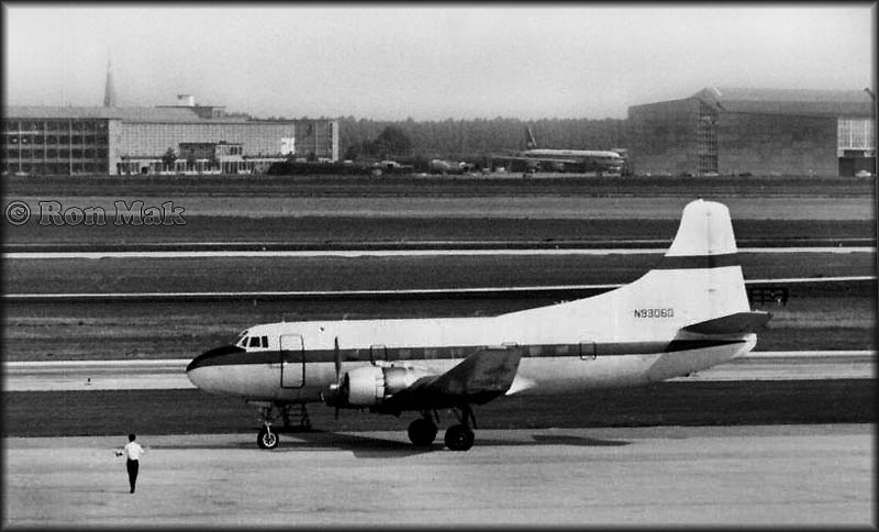 Martin 202 N93060 by Ron Mak