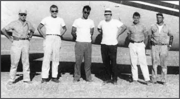 Flightcrew with DC-3 N9032H