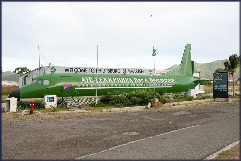 YS-11 Air Lekkerbek - St Maarten restaurant