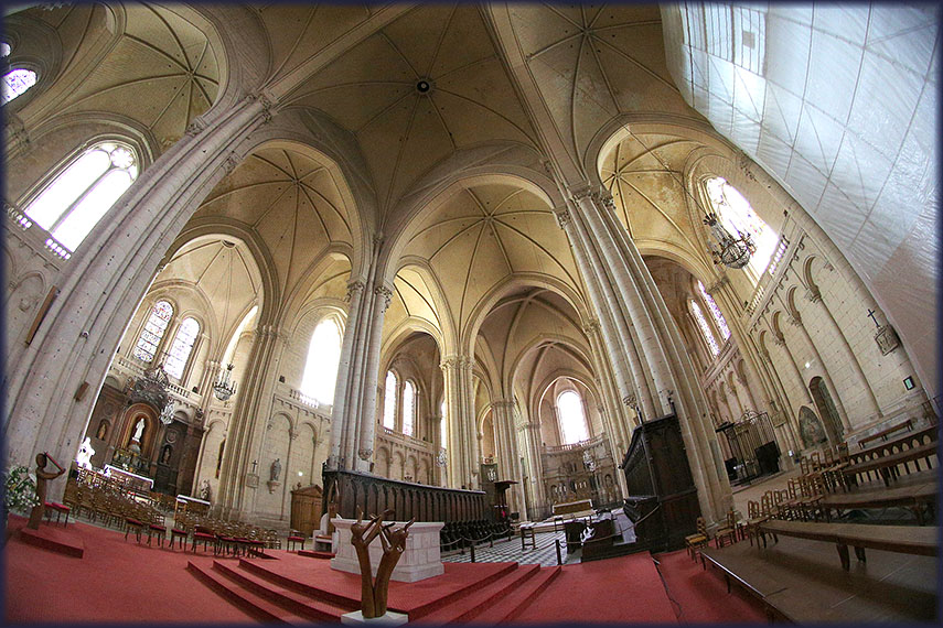 On our way up north again, we had another visit on The Plantagenet Trail: Poitier's Cathedral 