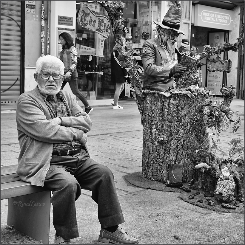 The streets of Valencia for streetphotography (3-3023)