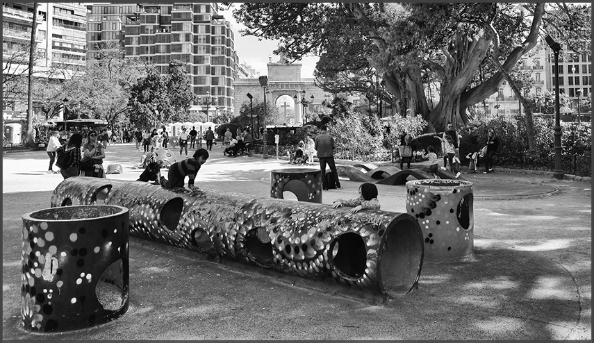 The streets of Valencia for streetphotography (3-3023)