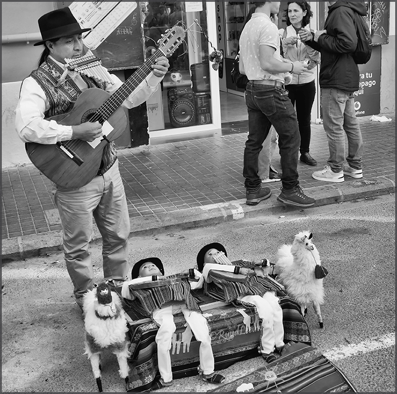The streets of Valencia for streetphotography (3-3023)