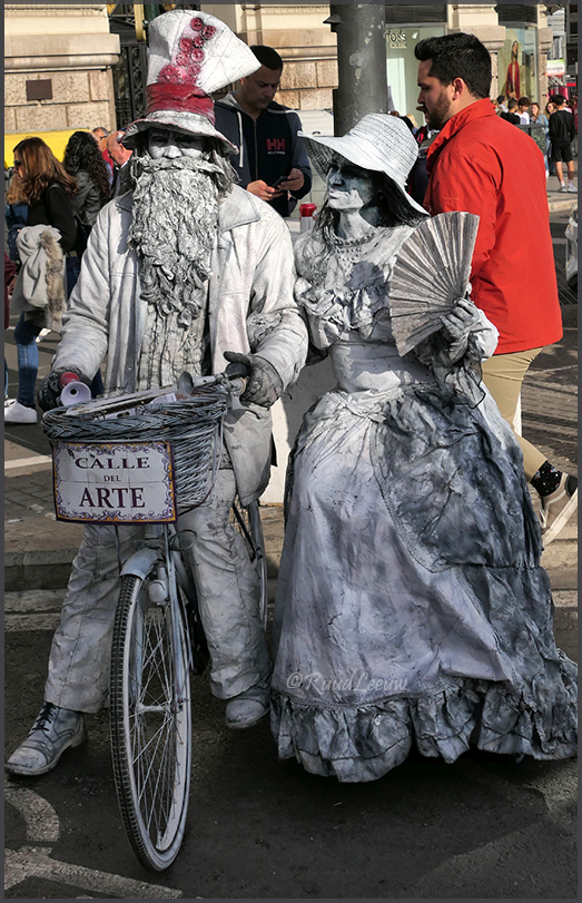 The streets of Valencia for streetphotography (3-3023)