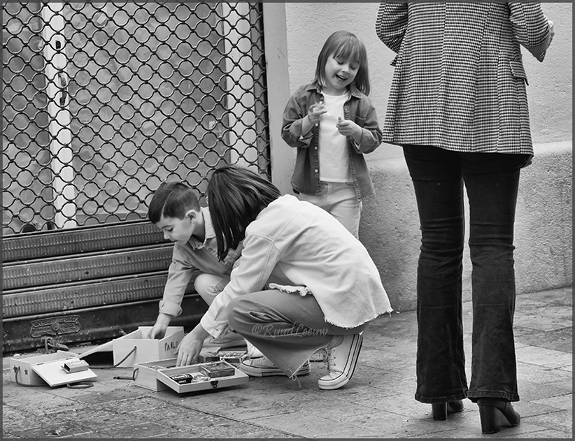 The streets of Valencia for streetphotography (3-3023)