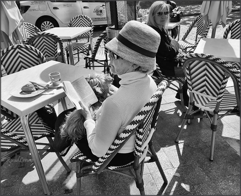 The streets of Valencia for streetphotography (3-3023)