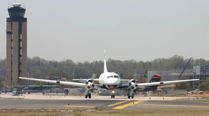 N141FL lining up for take off